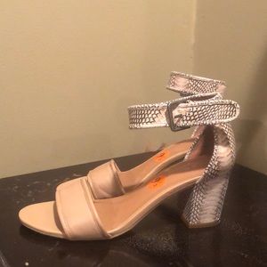 Square heel sandal